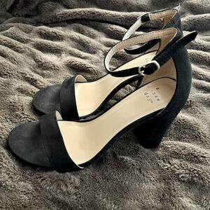 Black Suede Heels Size 8